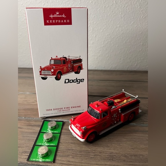 Hallmark 2023 NEW 1956 Dodge Fire Engine #21 Fire Brigade Christmas Ornament - Picture 3 of 11
